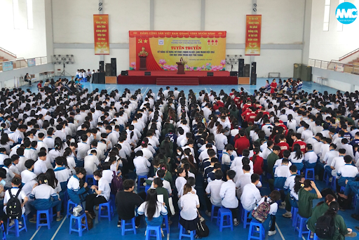 Ngoại khóa: Tuyên truyền kĩ năng sử dụng Internet, mạng xã hội lành mạnh hiệu quả cho học sinh trung học phổ thông